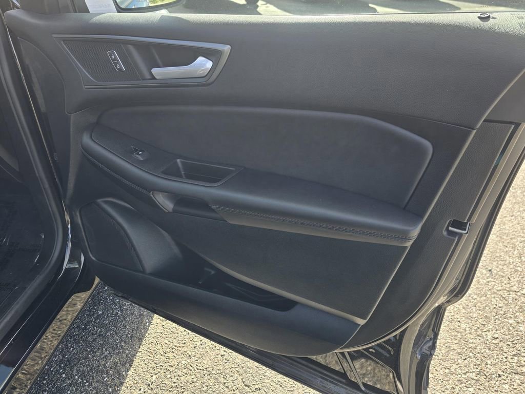Certified 2024 Ford Edge SE w/ Black Appearance Package image 26