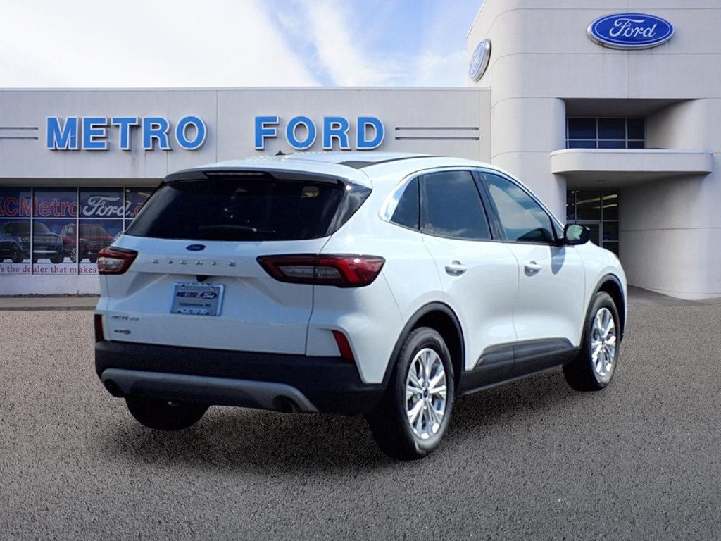 Certified 2024 Ford Escape Active FWD image 3