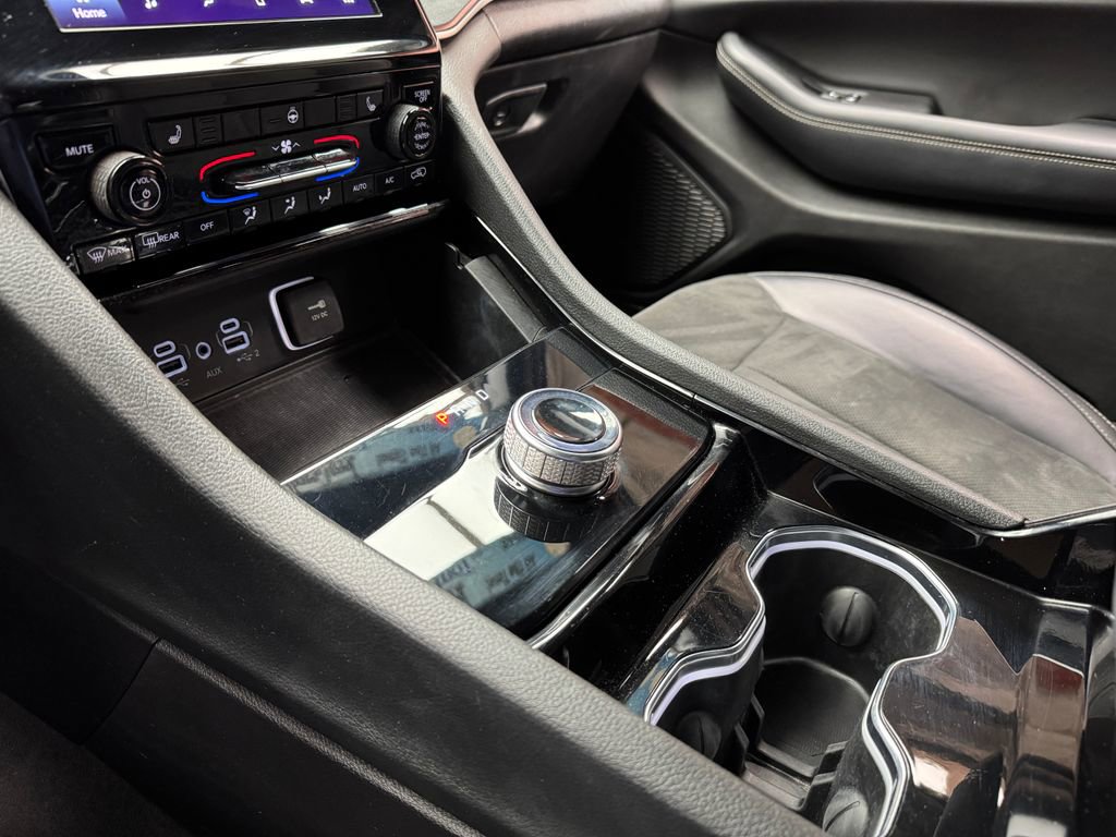Used 2023 Jeep Grand Cherokee Altitude AWD/4WD image 18