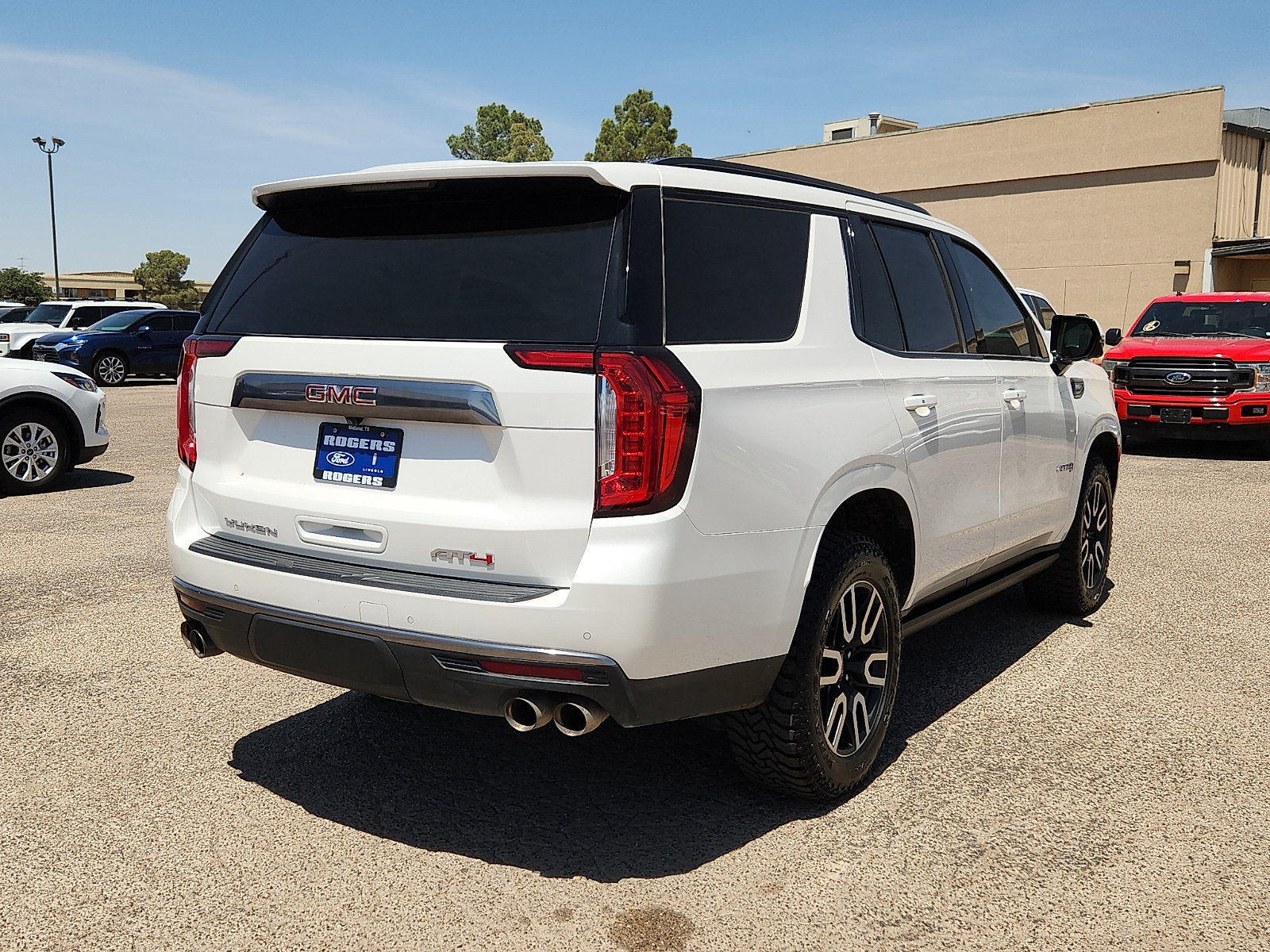 Used 2024 GMC Yukon AT4 w/ Technology Package AWD/4WD image 7
