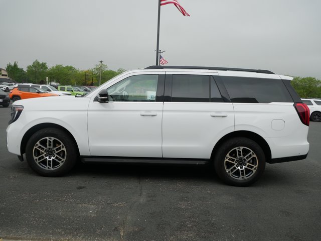 Certified 2025 Ford Expedition Active AWD/4WD image 5