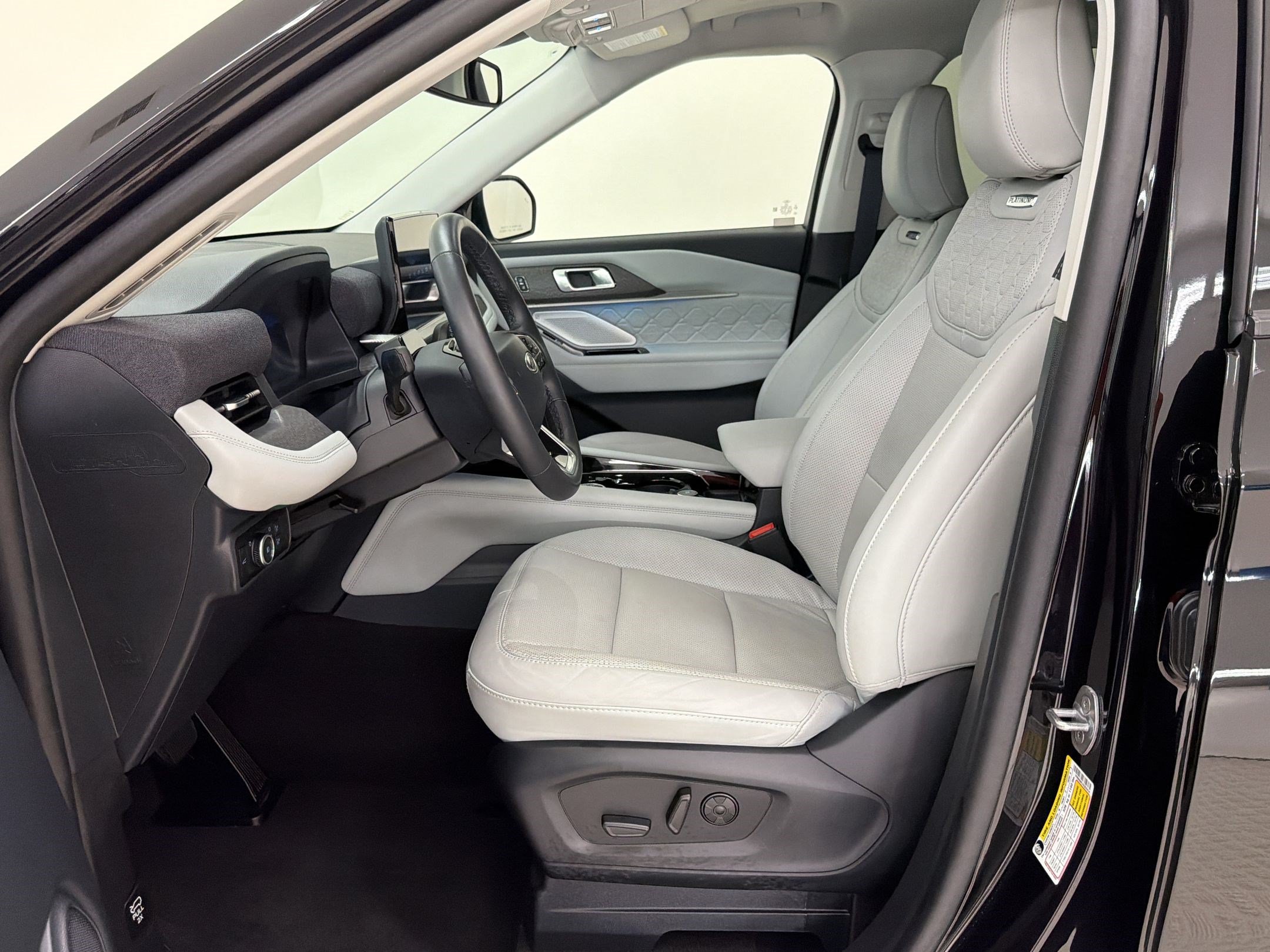 Certified 2025 Ford Explorer Platinum w/ Ultimate Package AWD/4WD image 5