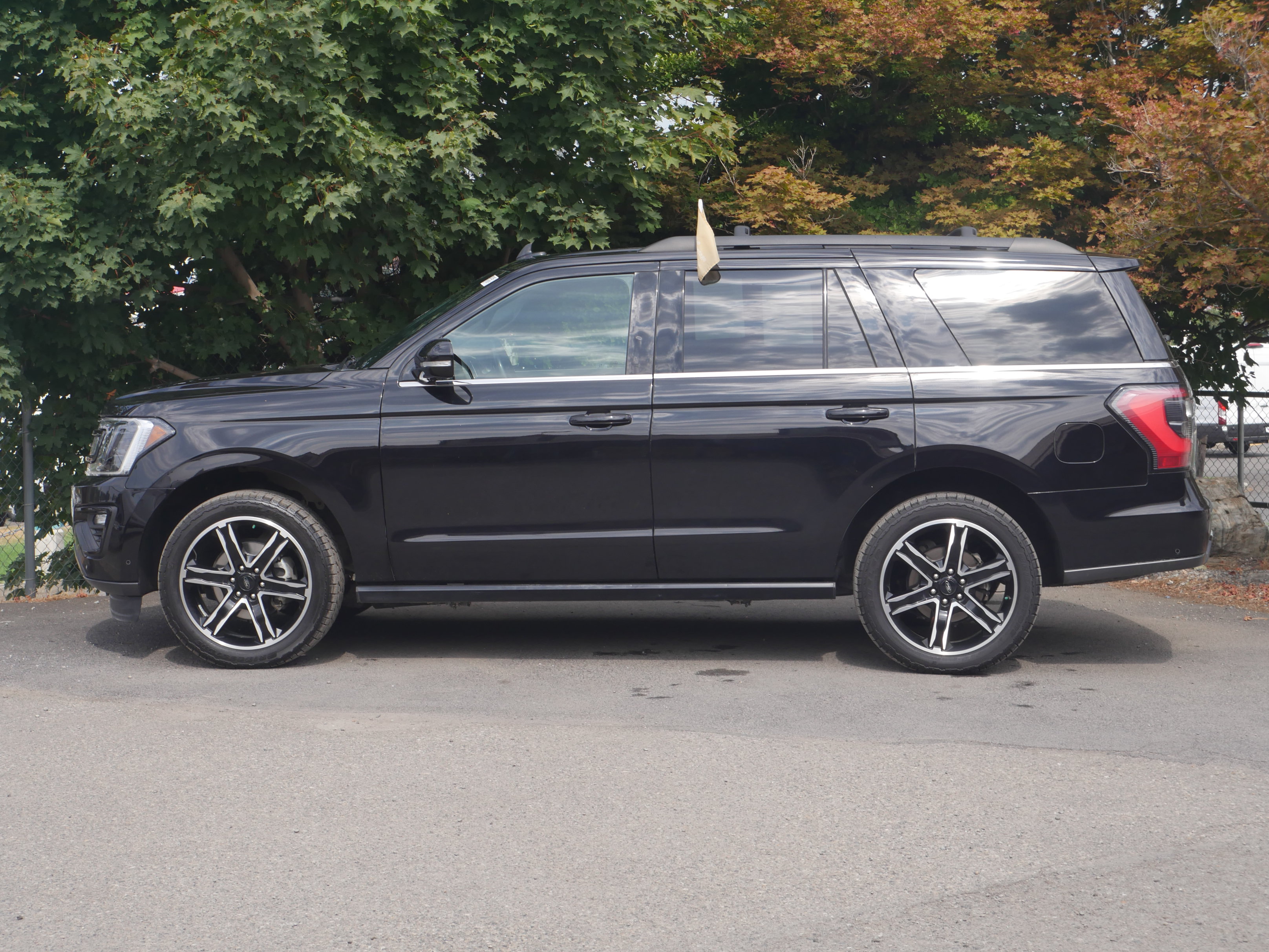 Certified 2021 Ford Expedition Limited AWD/4WD image 19