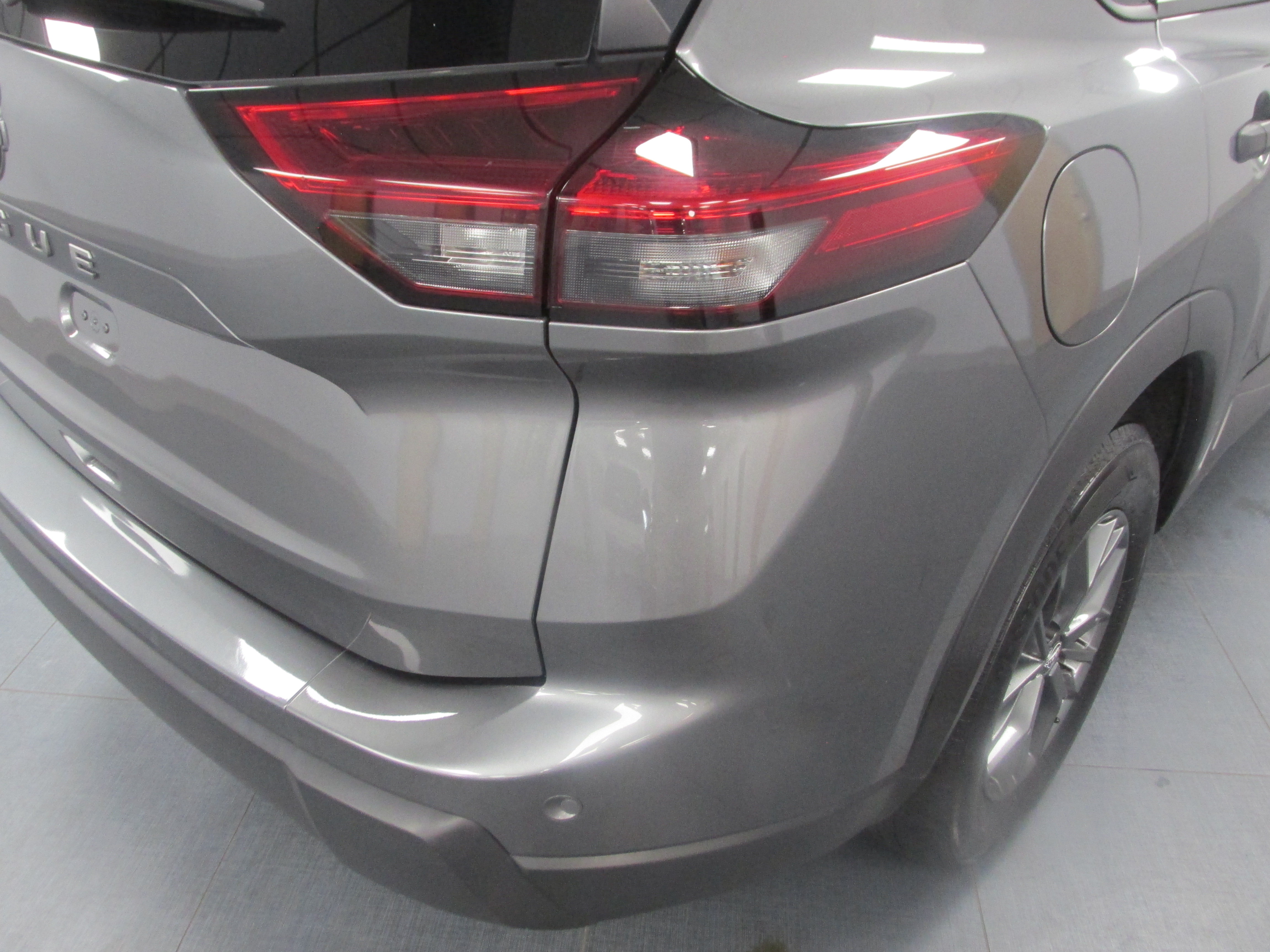 Used 2024 Nissan Rogue S FWD image 11