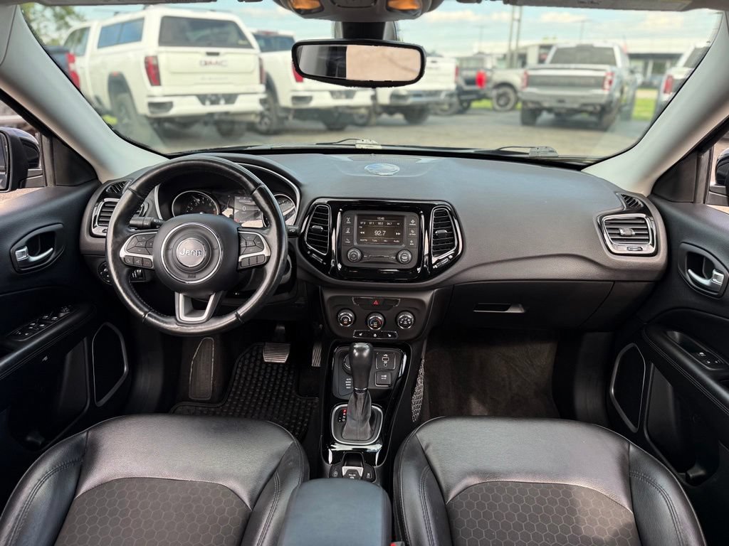 Used 2018 Jeep Compass Latitude AWD/4WD image 2