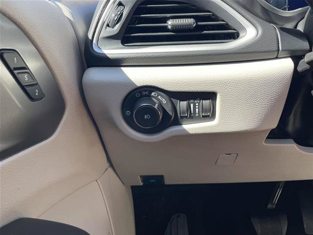 Used 2024 Chrysler Pacifica Touring-L FWD image 16