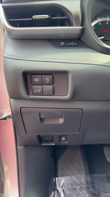 Used 2024 Toyota Highlander LE image 11