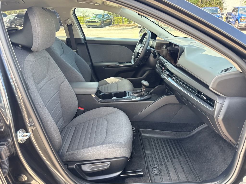 Used 2025 Kia K4 EX FWD image 23