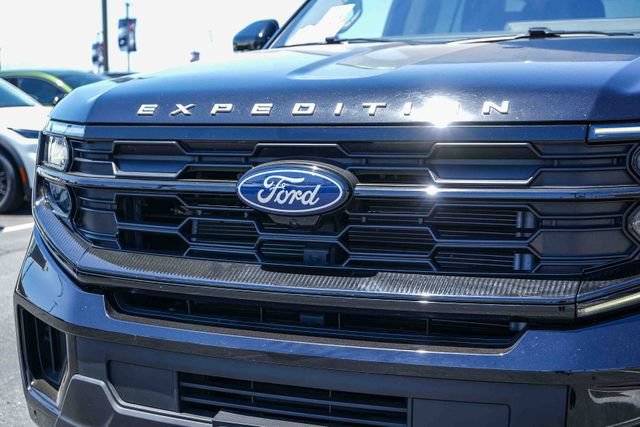 Certified 2025 Ford Expedition Active AWD/4WD image 5