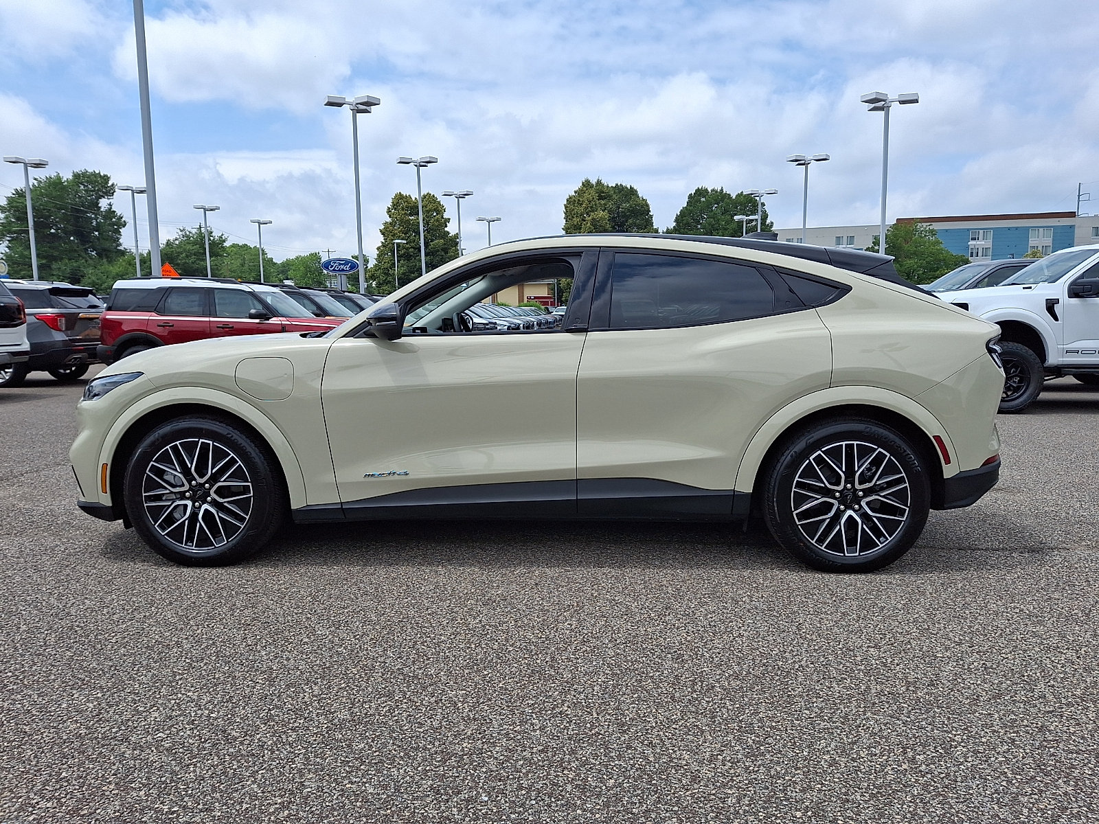 Certified 2025 Ford Mustang Mach-E Premium AWD/4WD image 6