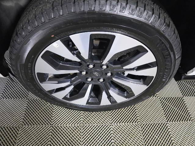 Certified 2025 Ford Expedition Platinum w/ Driver's Package AWD/4WD image 28