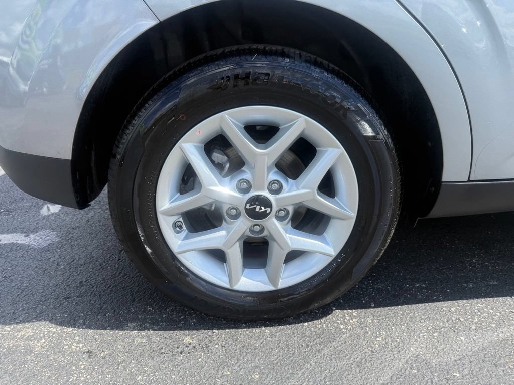 Used 2025 Kia Soul LX w/ LX Technology Package FWD image 40