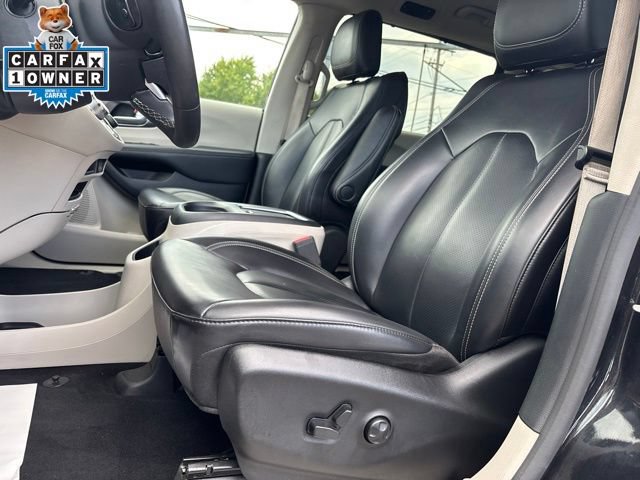 Used 2023 Chrysler Pacifica Touring-L FWD image 13
