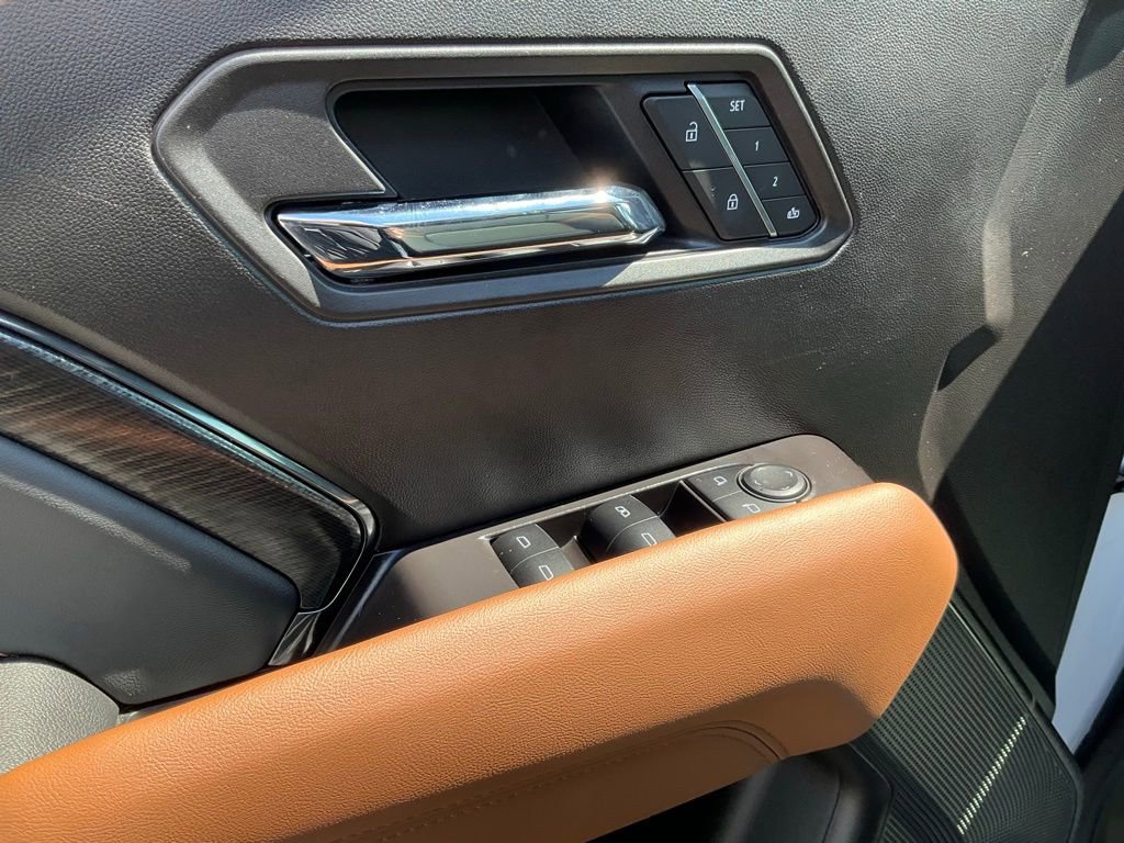 Used 2025 GMC Canyon AT4 w/ Nightfall Edition AWD/4WD image 19