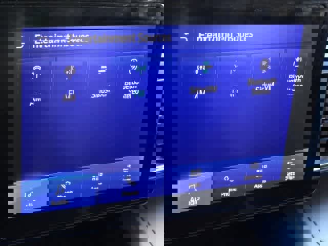 Certified 2022 Ford Explorer XLT w/ Equipment Group 202A image 30