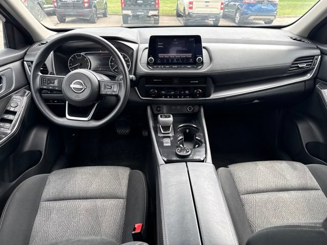 Used 2024 Nissan Rogue SV AWD/4WD image 4