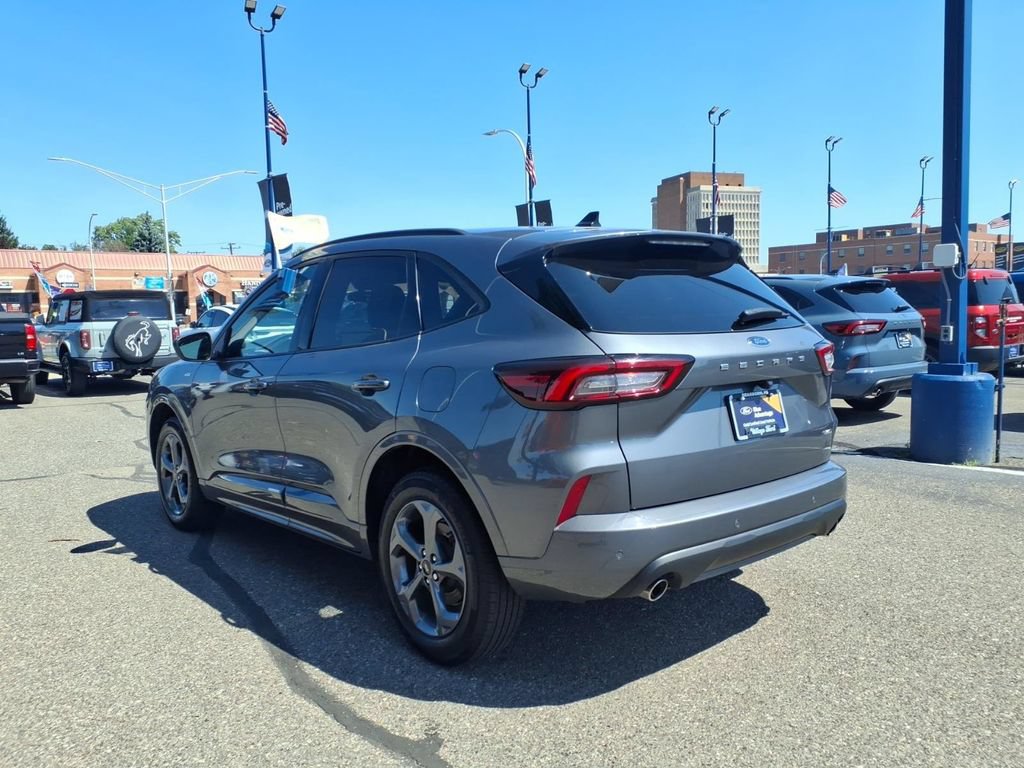 Certified 2024 Ford Escape ST-Line w/ Tech Pack #1 AWD/4WD image 9