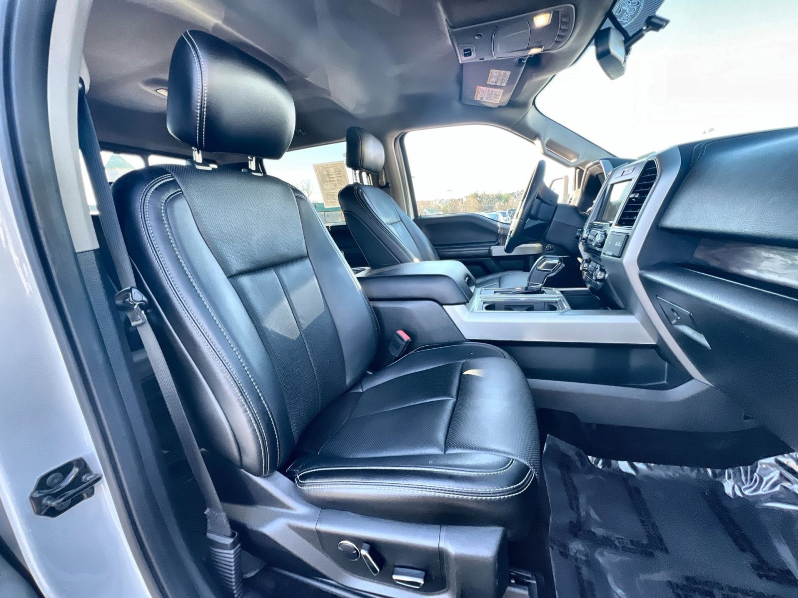 Certified 2018 Ford F150 Lariat image 25