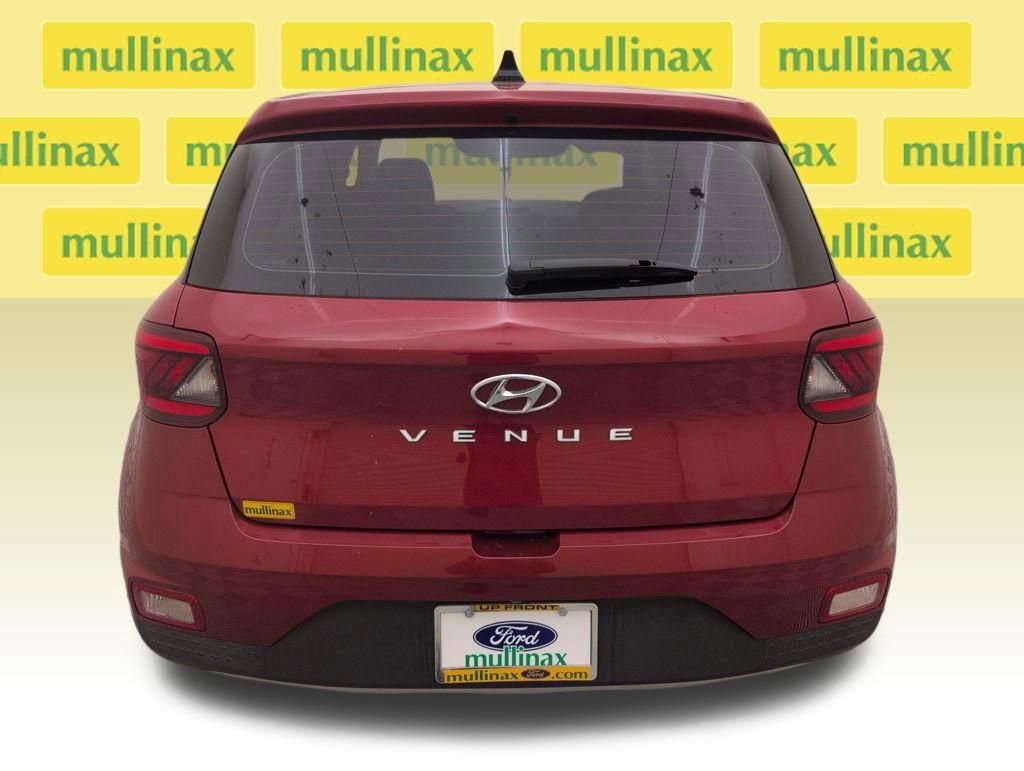 Used 2021 Hyundai Venue SE image 4