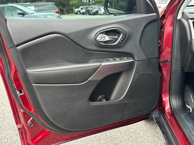 Used 2019 Jeep Cherokee Limited FWD image 10