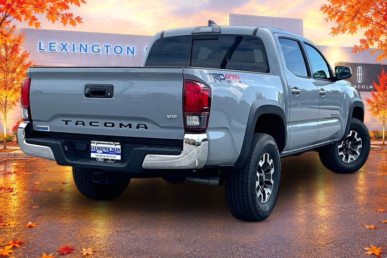 Used 2019 Toyota Tacoma TRD Off-Road AWD/4WD image 5