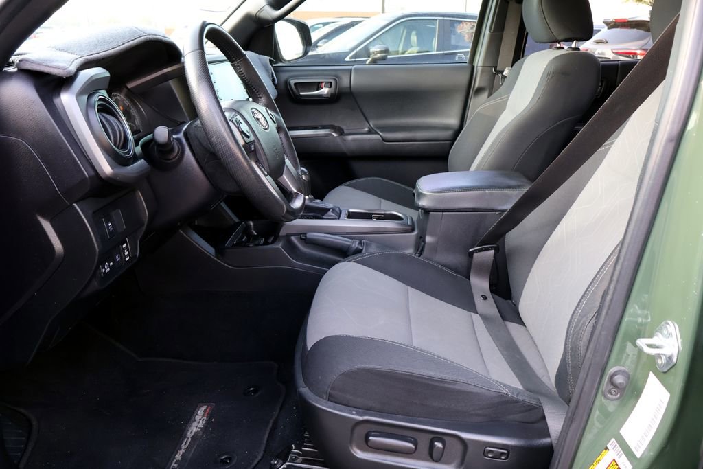 Used 2022 Toyota Tacoma TRD Sport AWD/4WD image 29