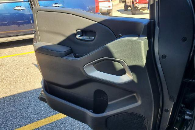 Used 2024 Nissan Frontier SV image 19