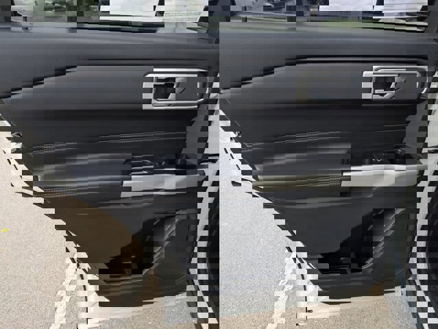 Certified 2022 Ford Explorer XLT w/ Equipment Group 202A image 31