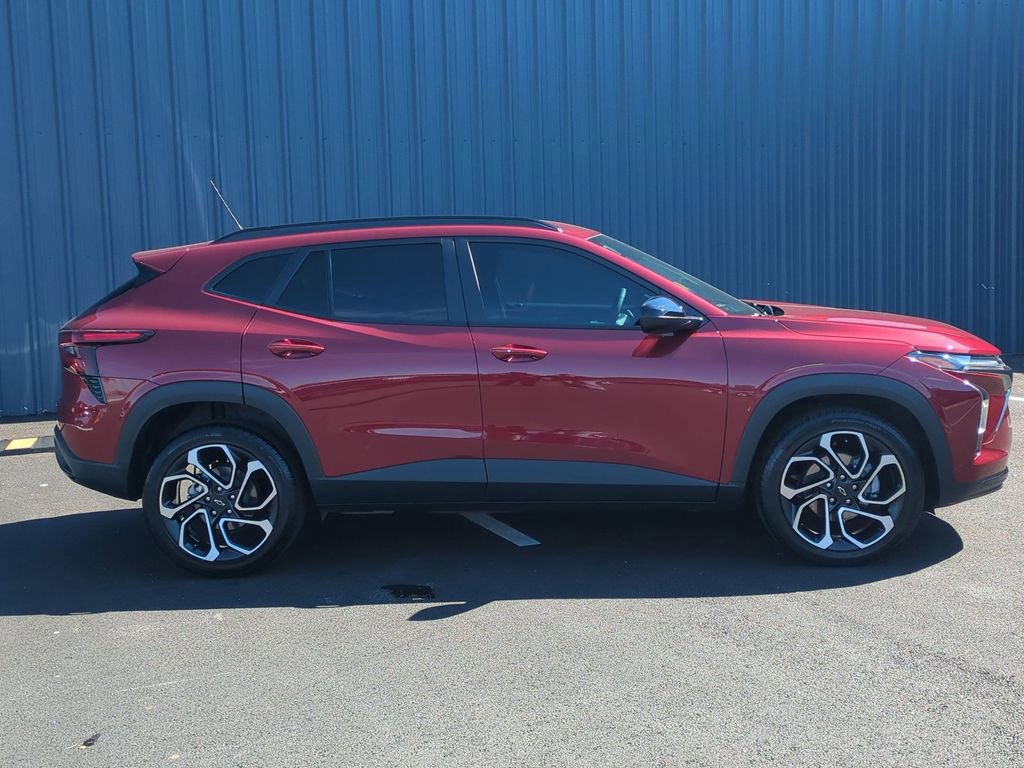 Used 2025 Chevrolet Trax RS w/ Driver Confidence Package image 7