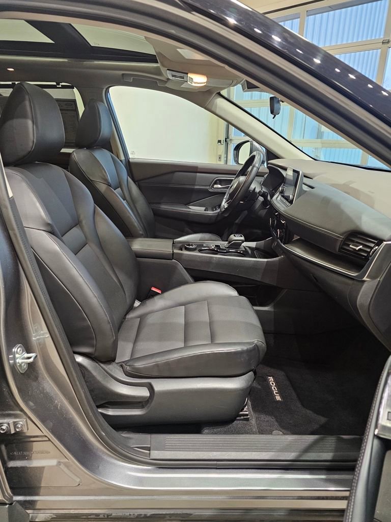 Used 2021 Nissan Rogue SV w/ Premium Package image 27