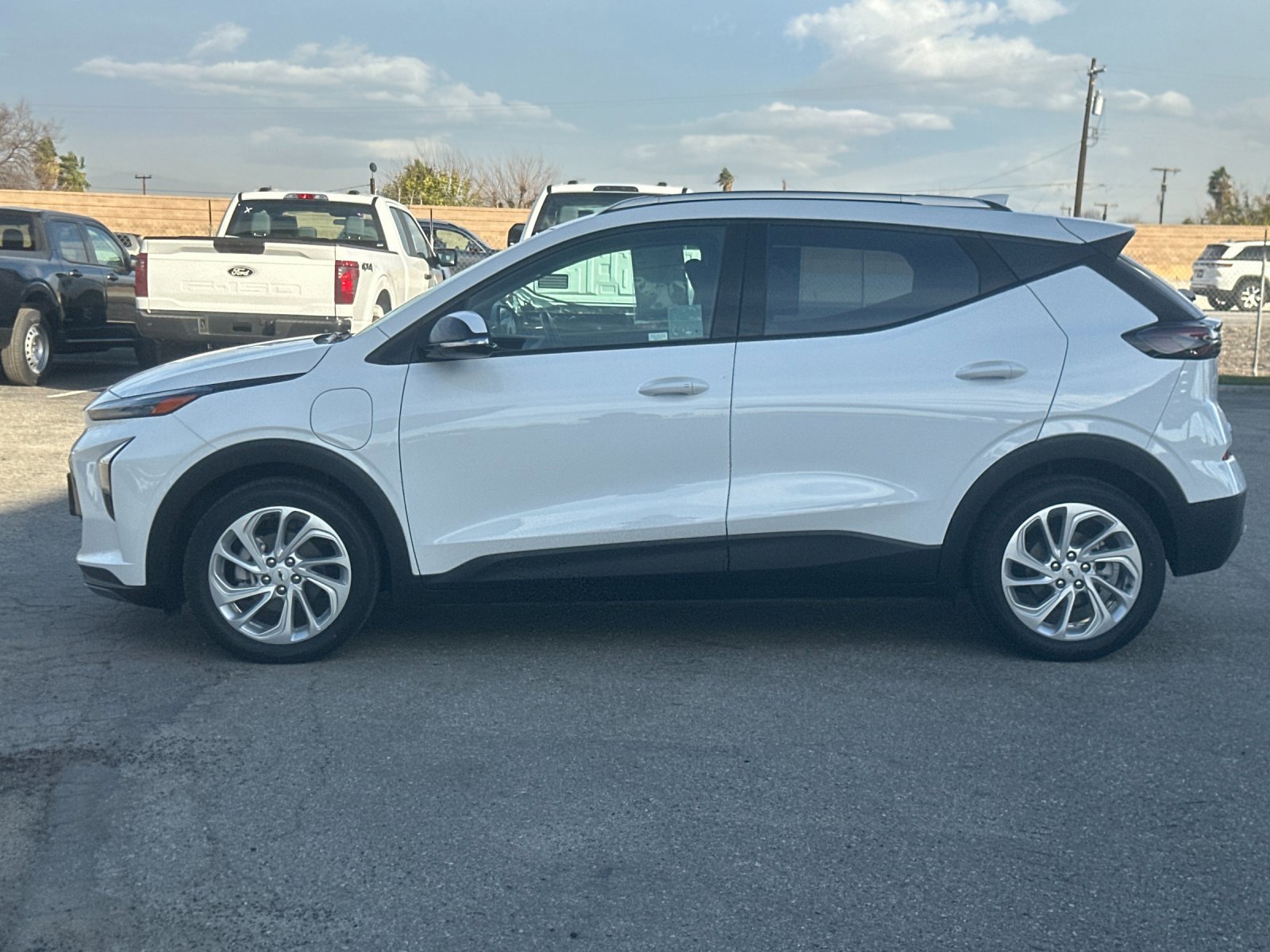 Used 2022 Chevrolet Bolt EUV LT w/ Comfort Package image 2
