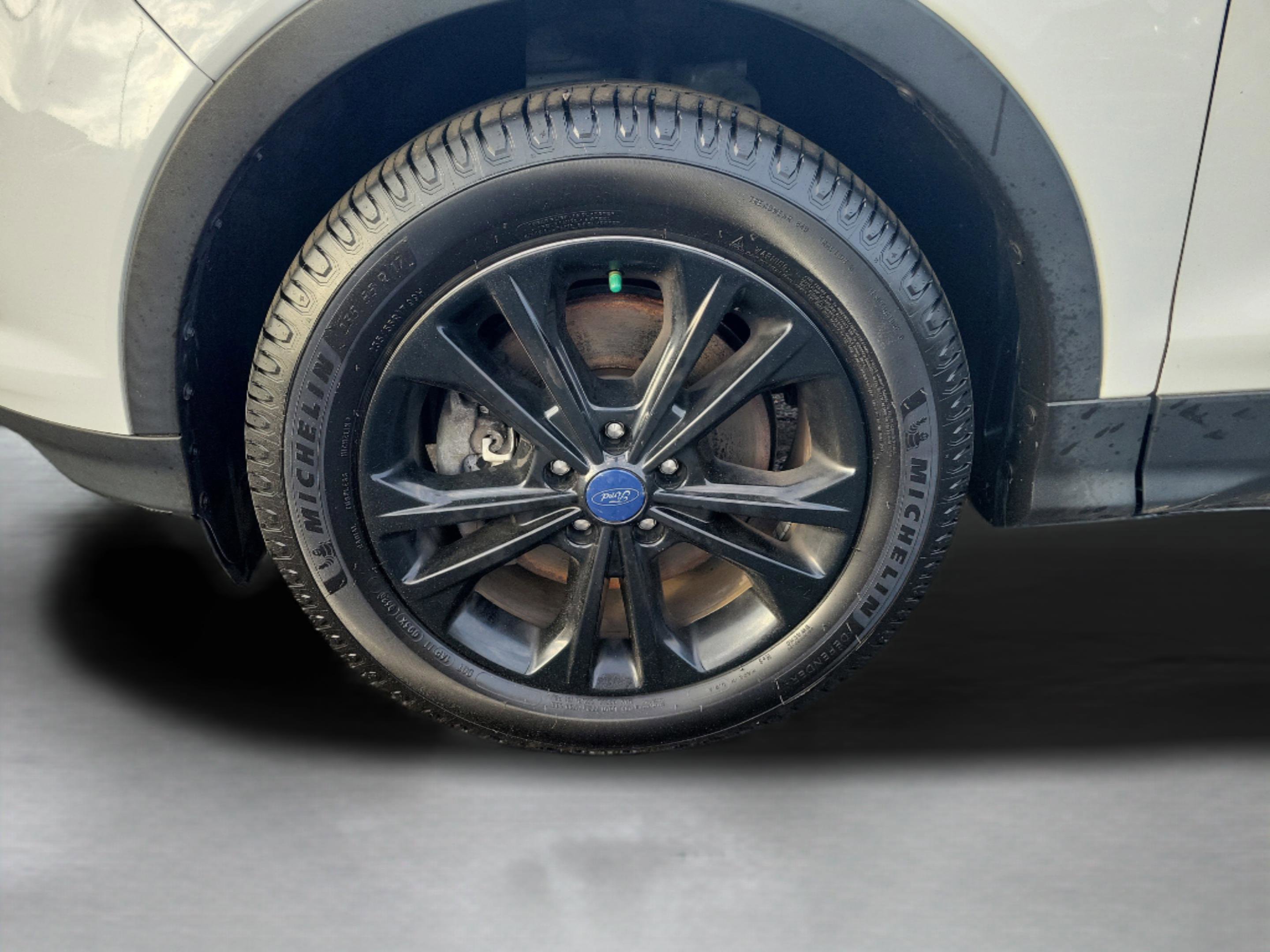 Certified 2018 Ford Escape SE w/ SE Sync 3 Package AWD/4WD image 29