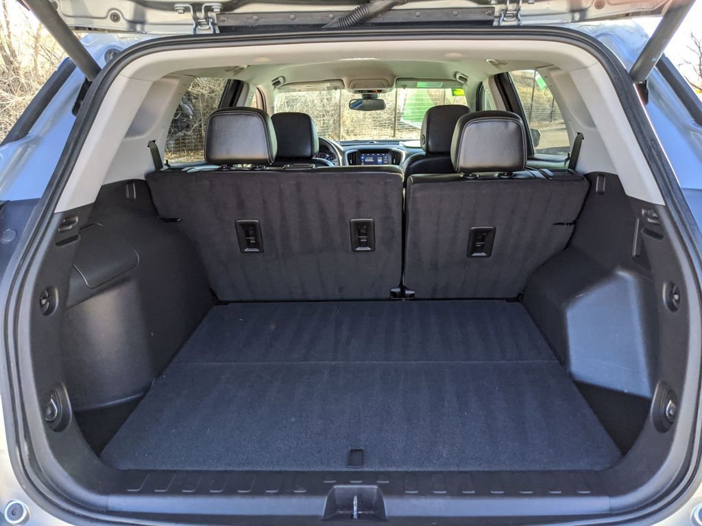 Used 2024 GMC Terrain SLT image 16