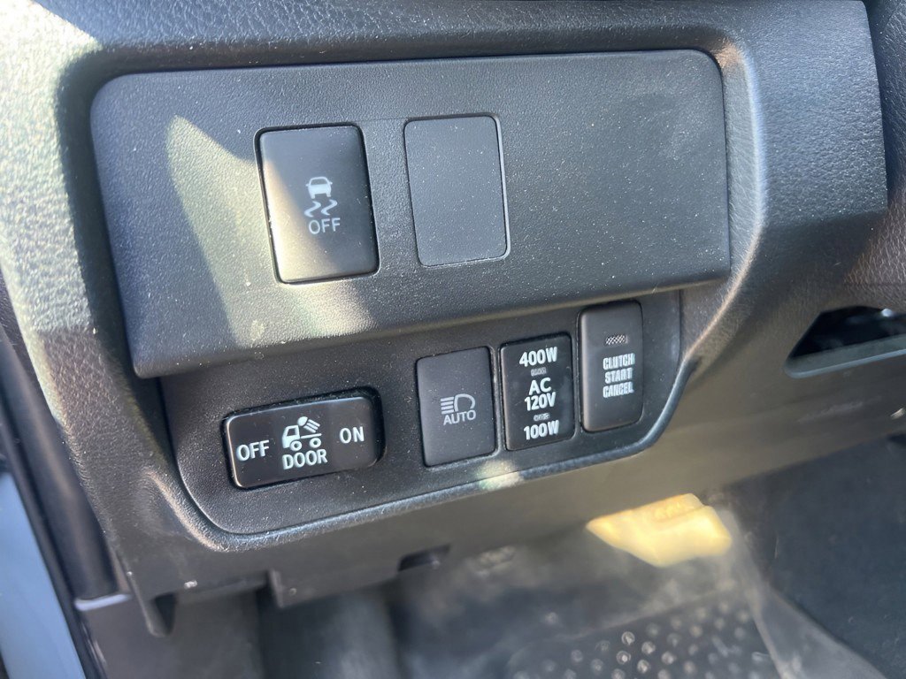 Used 2020 Toyota Tacoma TRD Off-Road w/ Technology Package AWD/4WD image 18