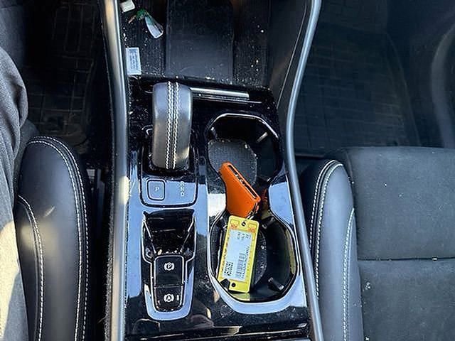 Used 2022 Volvo XC40 T5 R-Design w/ Advanced Package image 30