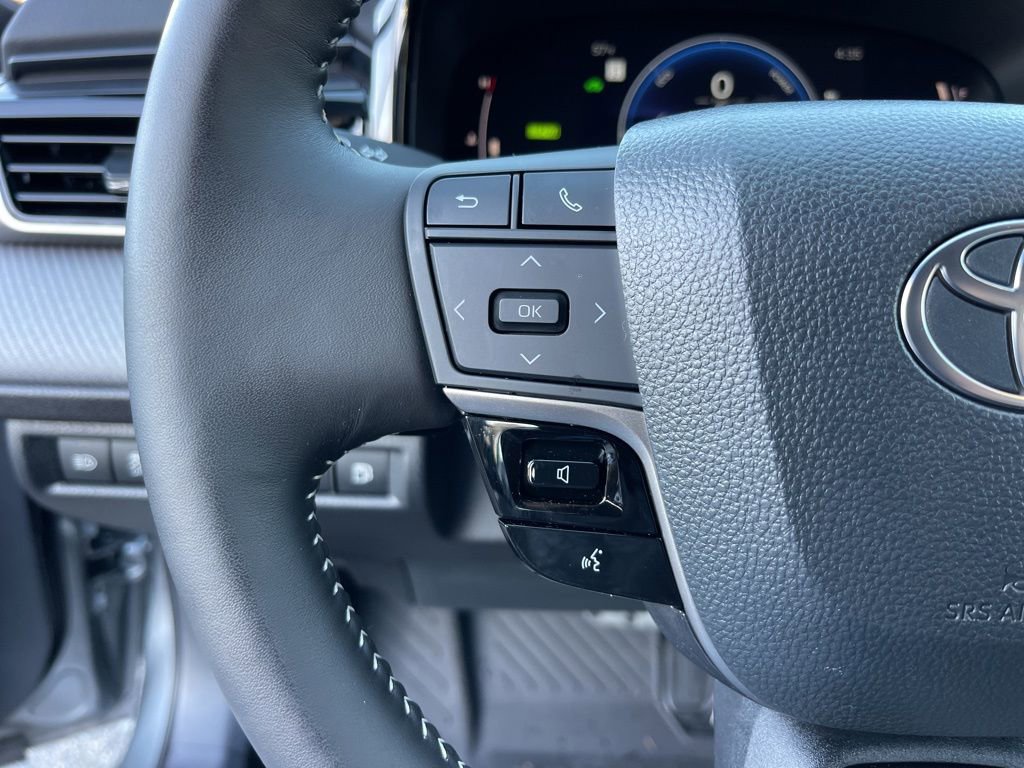 Used 2025 Toyota Camry SE image 17