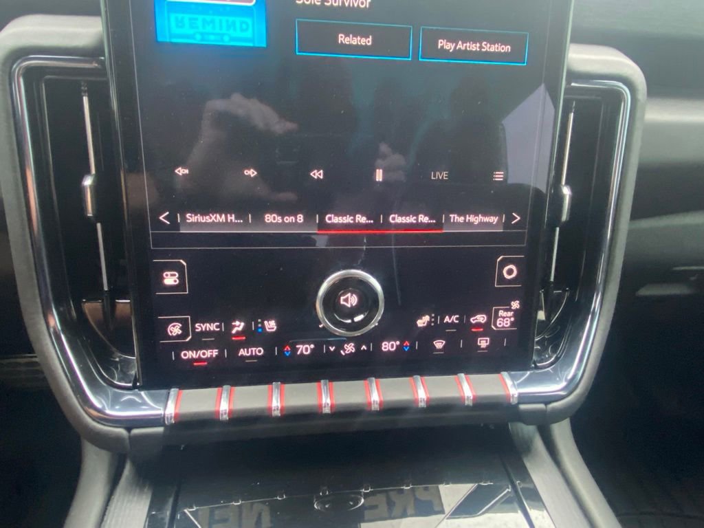 Used 2025 GMC Yukon AT4 Ultimate image 17