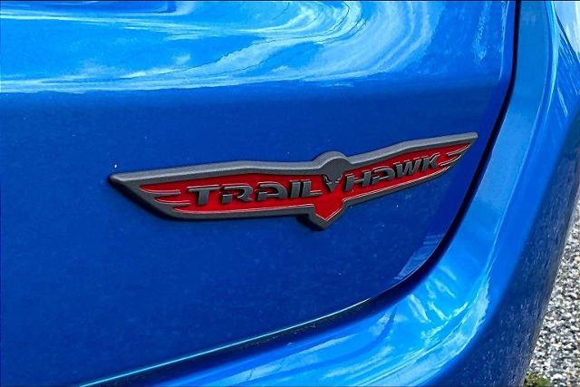 Used 2025 Jeep Compass Trailhawk AWD/4WD image 8