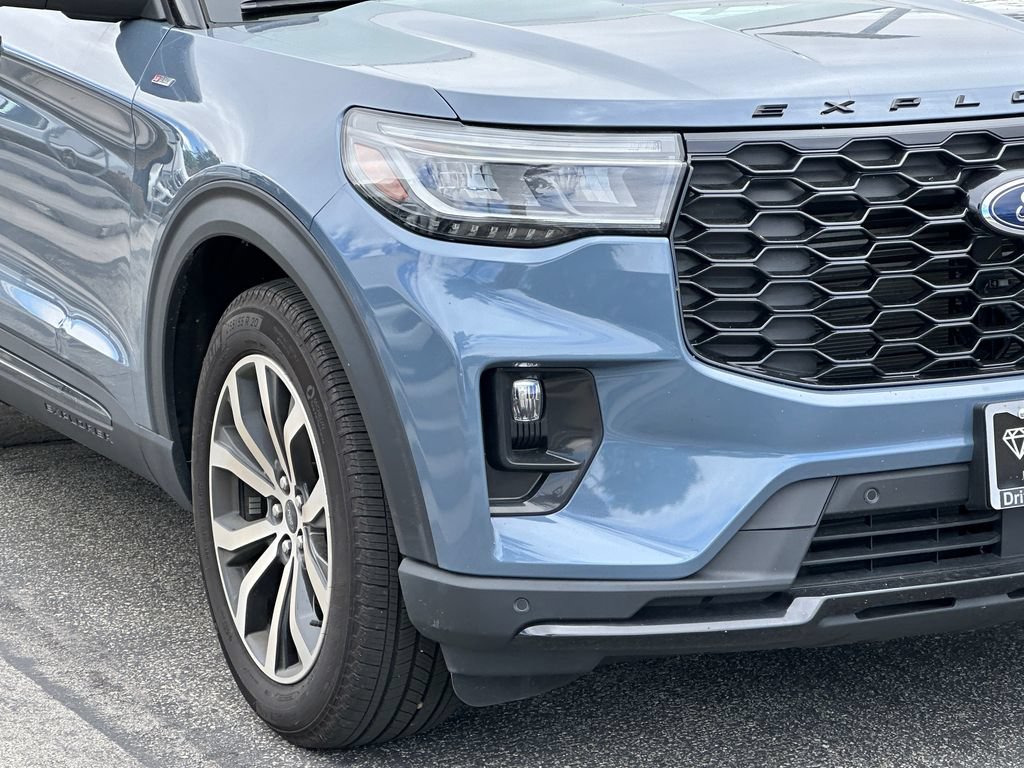 Certified 2025 Ford Explorer ST-Line w/ Premium Package RWD image 14