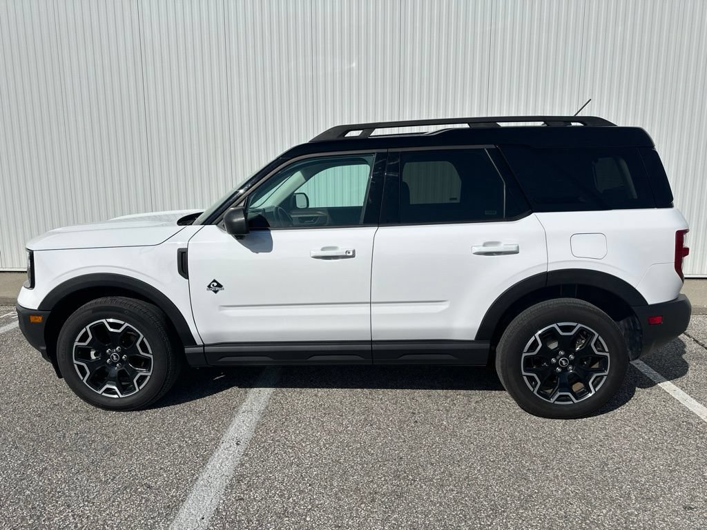 Certified 2025 Ford Bronco Sport Outer Banks w/ Outer Banks Tech Package+ AWD/4WD image 3