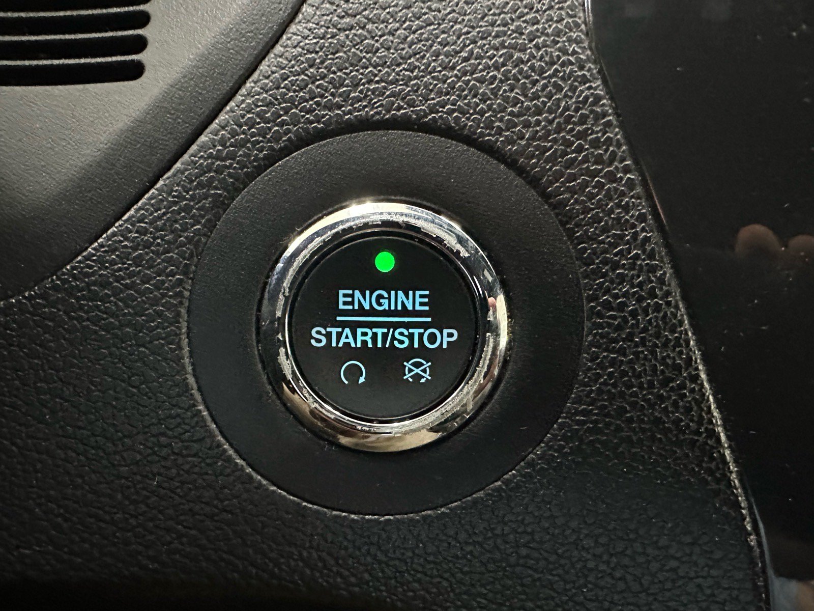Certified 2019 Ford Explorer XLT w/ Equipment Group 201A FWD image 38