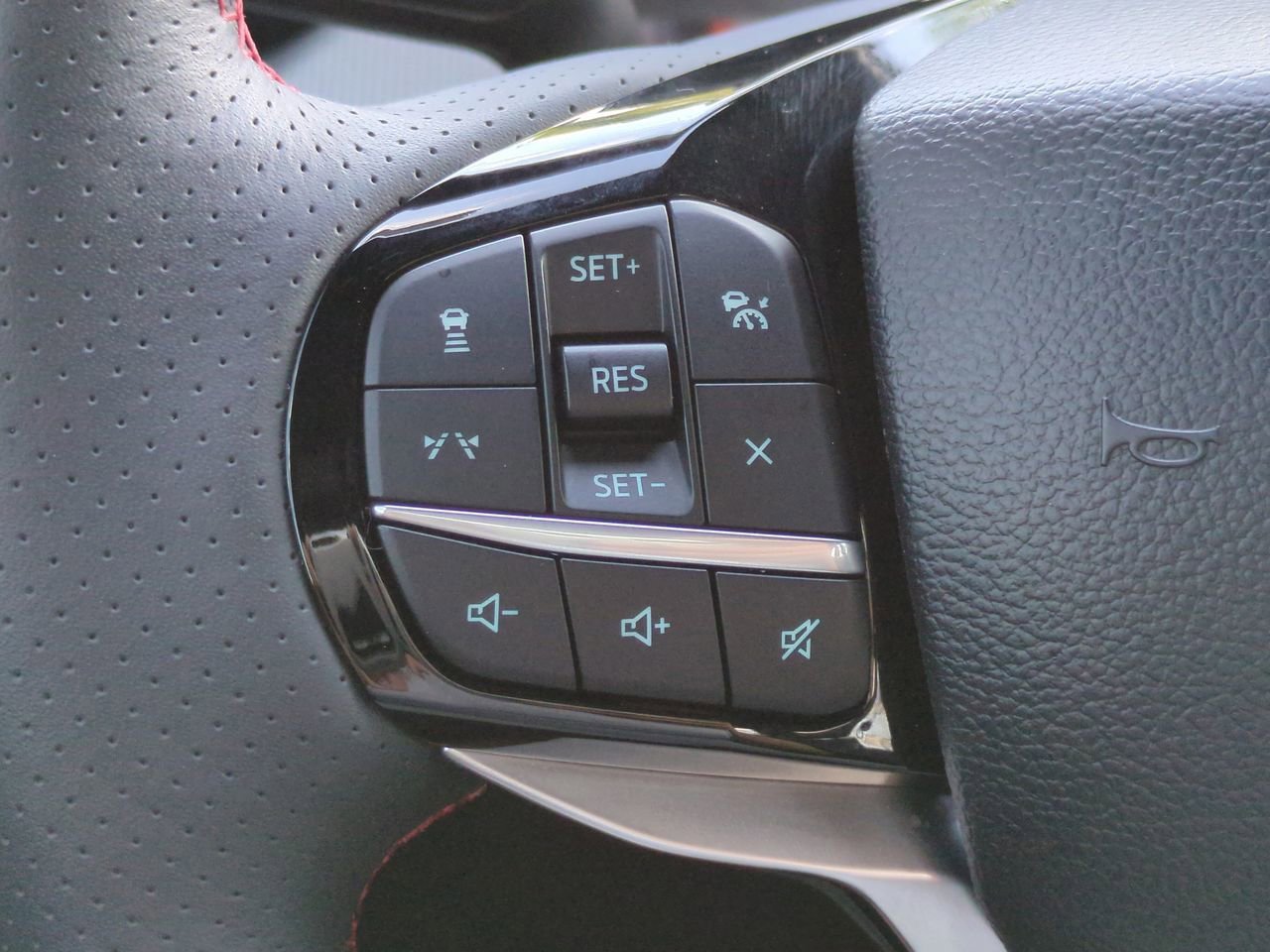 Certified 2025 Ford Explorer ST-Line w/ Premium Package image 24