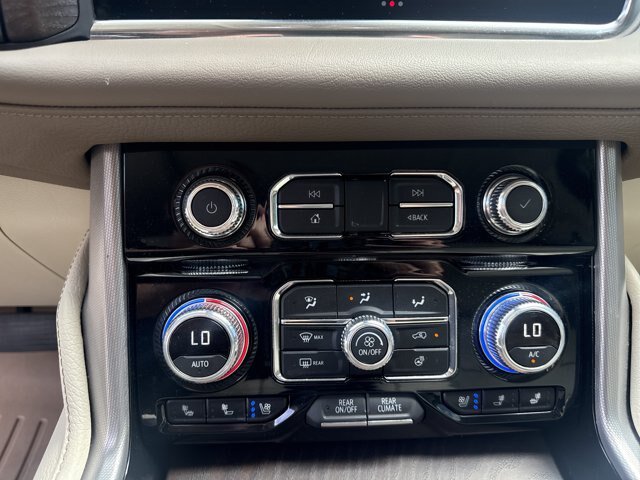 Used 2024 GMC Yukon XL Denali w/ Advanced Technology Package AWD/4WD image 27