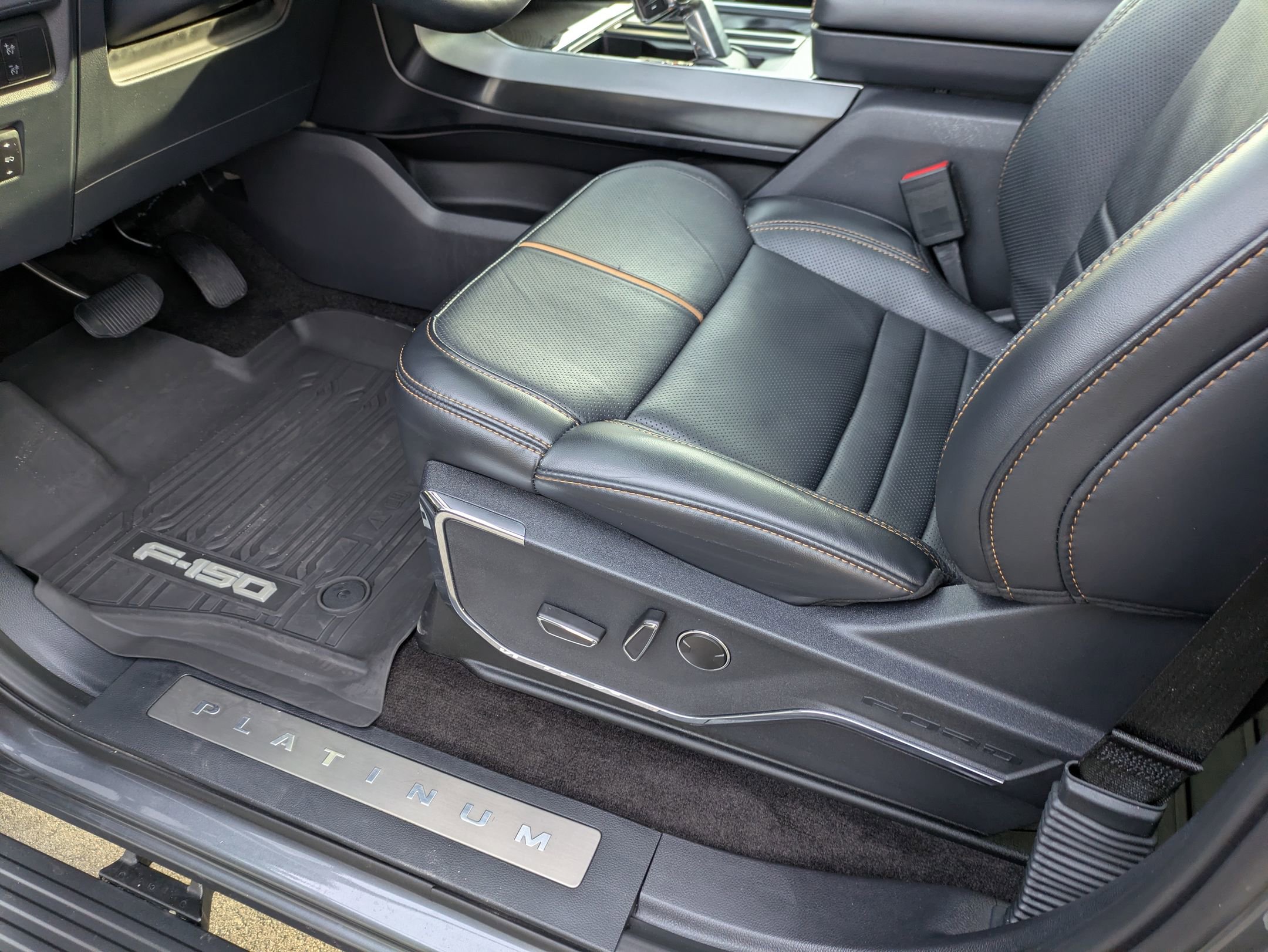 Certified 2022 Ford F150 Platinum w/ Equipment Group 701A High image 14