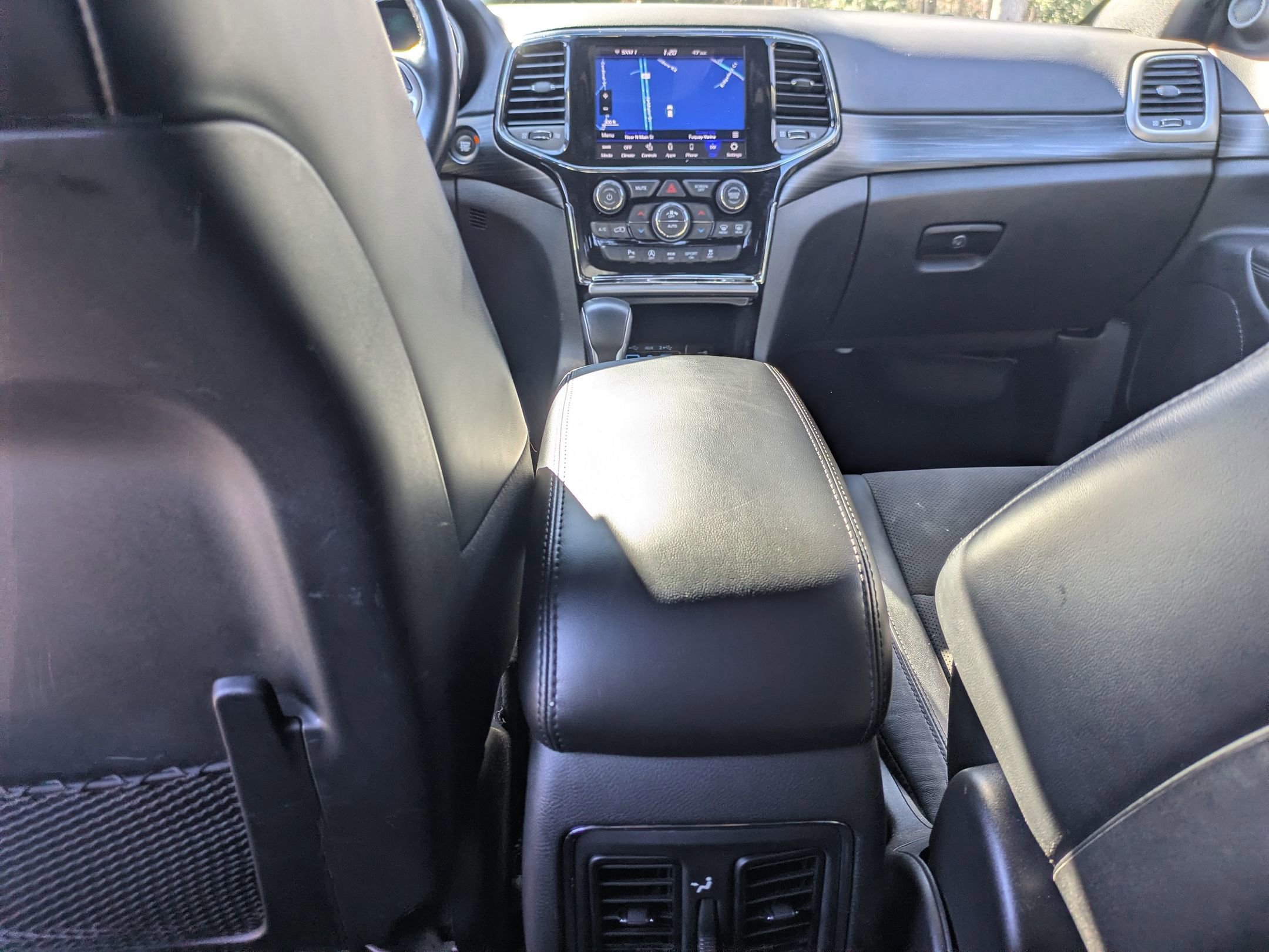 Used 2021 Jeep Grand Cherokee Laredo X image 27
