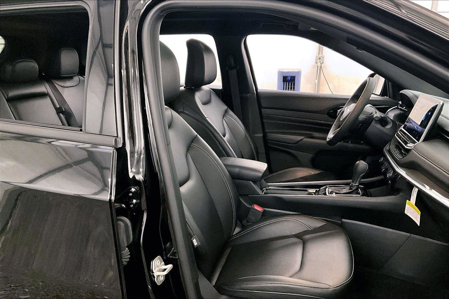 Used 2024 Jeep Compass Limited w/ High Altitude Package image 9