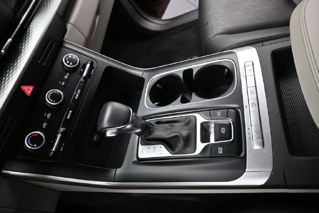 Used 2024 Kia Carnival LX FWD image 20