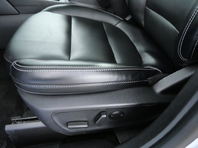 Certified 2025 Ford Escape Platinum AWD/4WD image 17