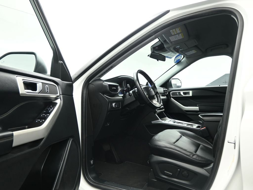 Certified 2020 Ford Explorer XLT w/ Equipment Group 202A image 35