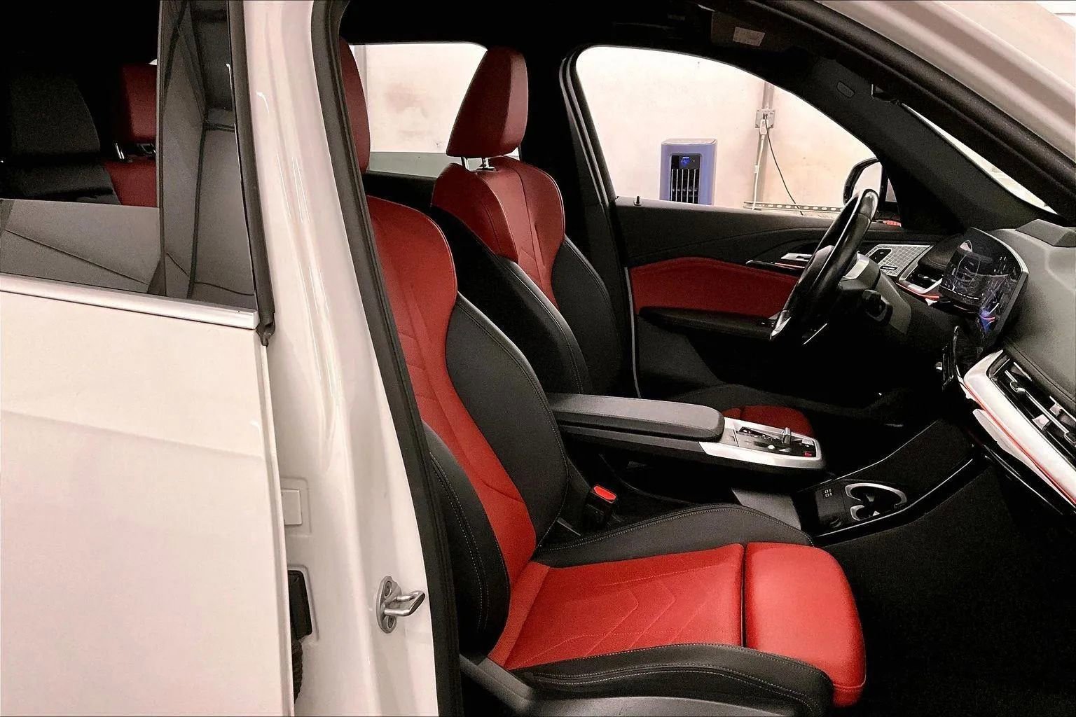 Used 2023 BMW X1 xDrive28i w/ Premium Package image 9